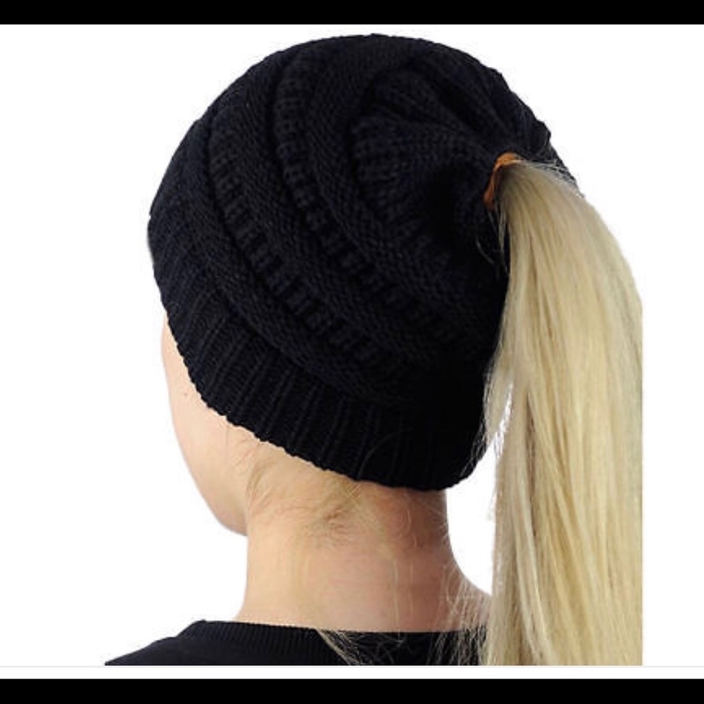 Ponytail/messy bun beanie in black